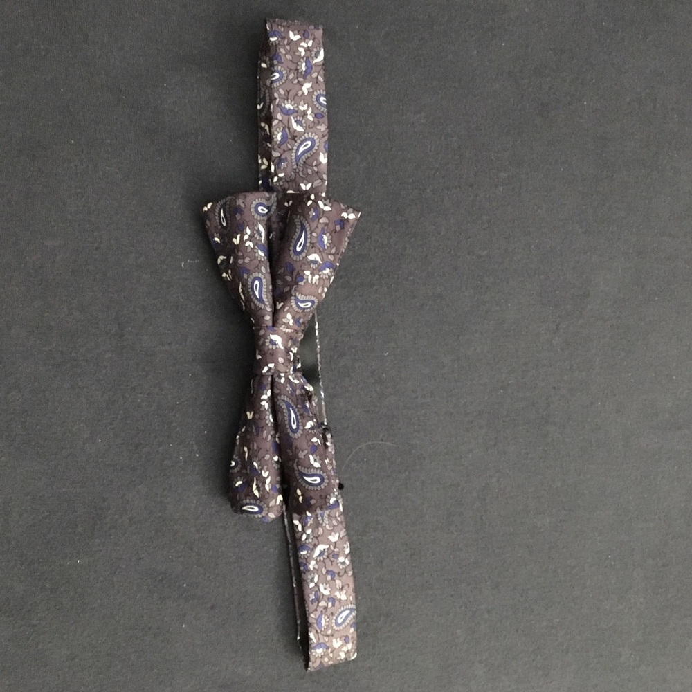 Men’s patterned bow tie